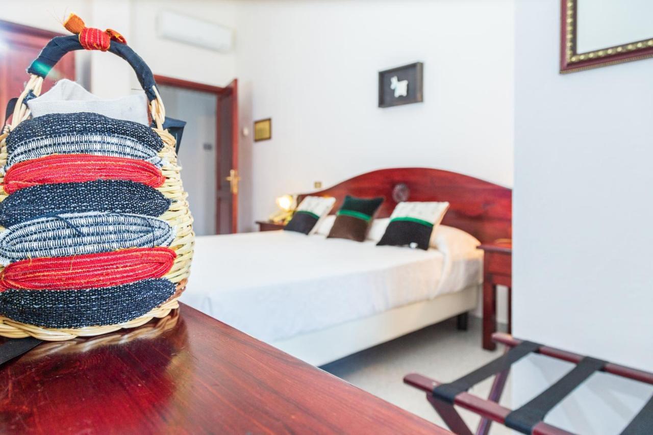 Hotel S'Ortale Con Parcheggio Interno E Ristorante All'Aperto 奥罗塞伊 外观 照片