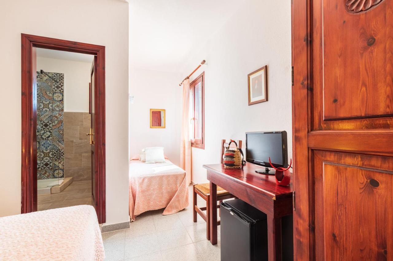 Hotel S'Ortale Con Parcheggio Interno E Ristorante All'Aperto 奥罗塞伊 外观 照片