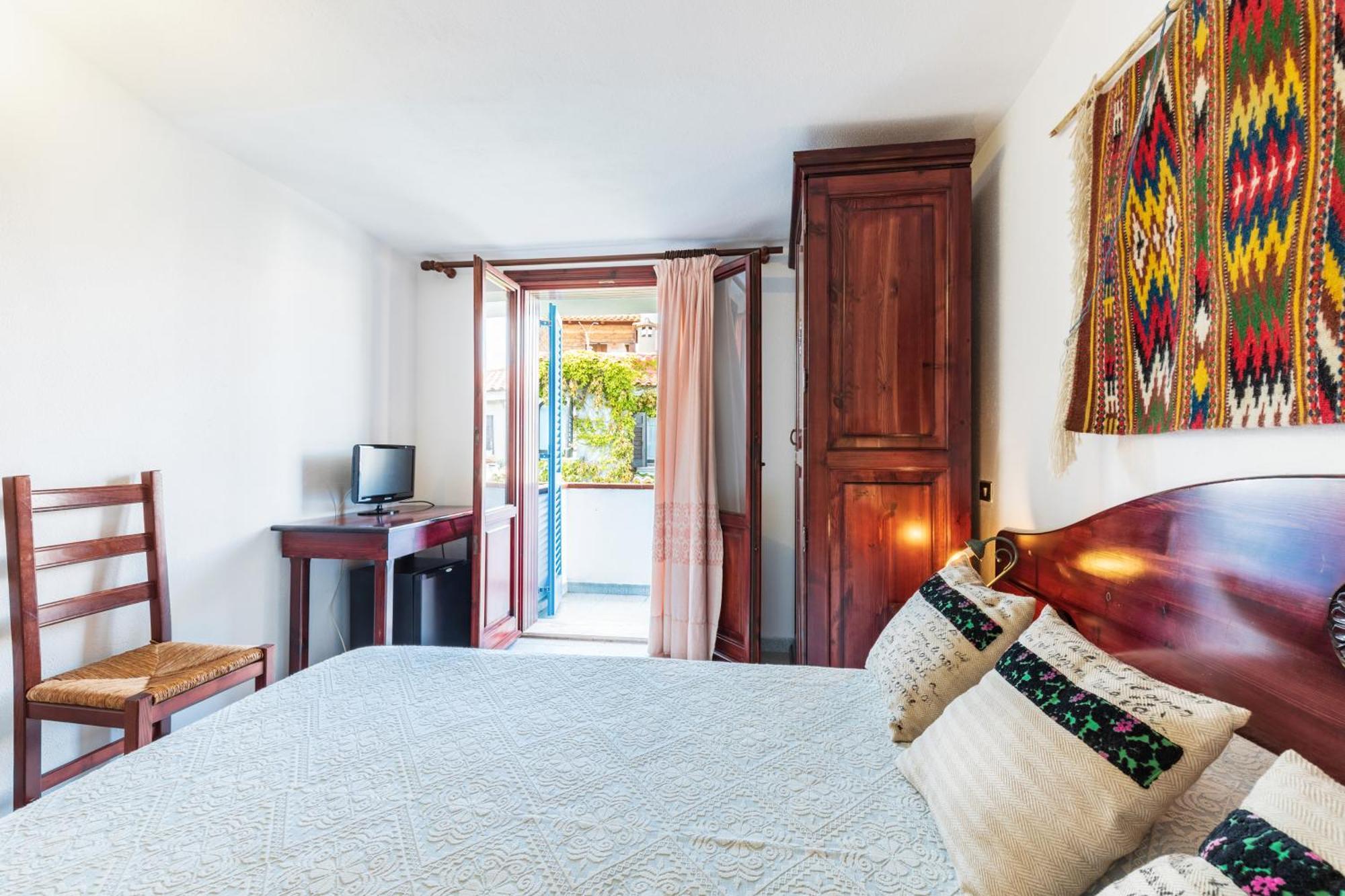 Hotel S'Ortale Con Parcheggio Interno E Ristorante All'Aperto 奥罗塞伊 客房 照片