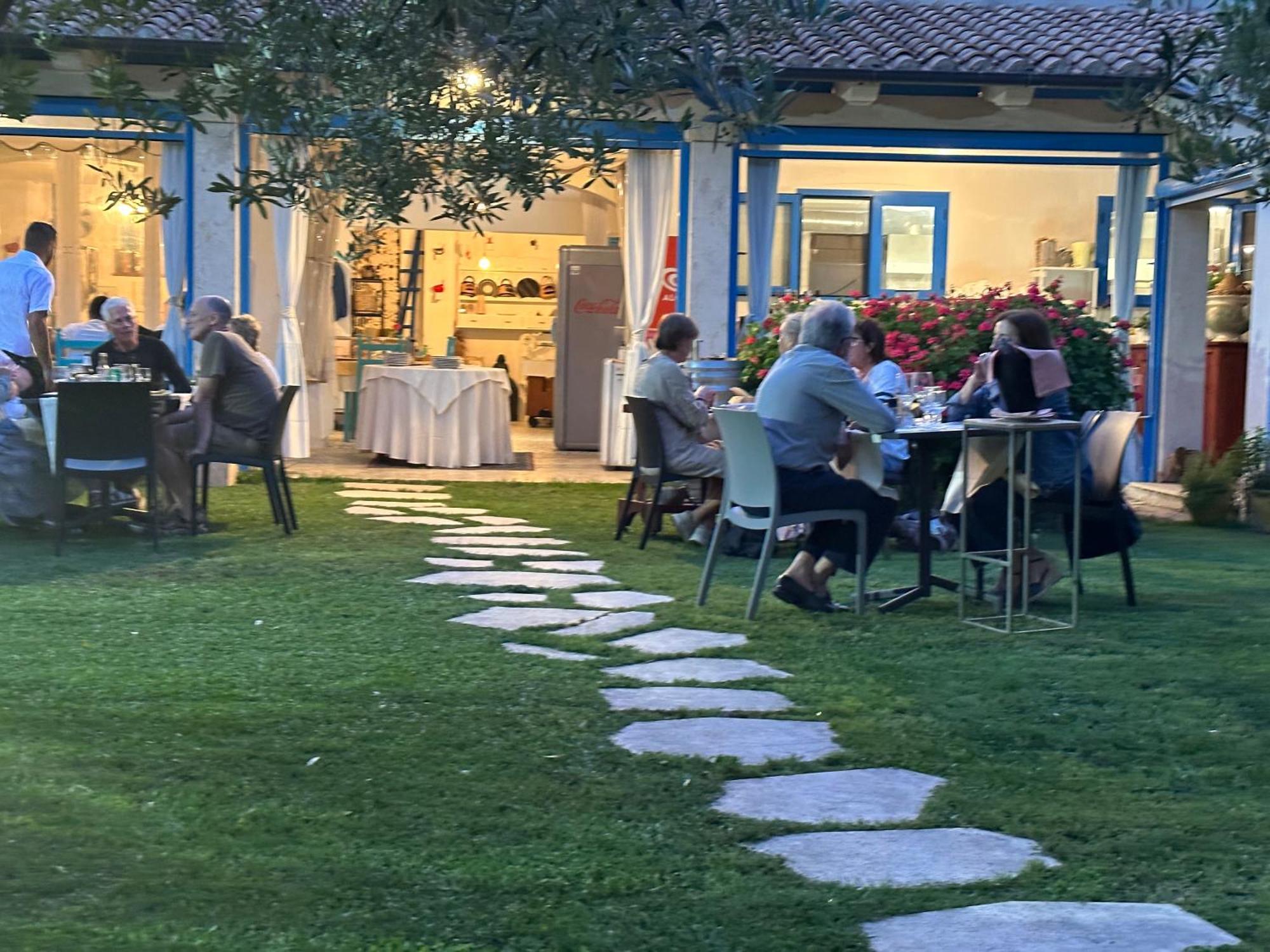 Hotel S'Ortale Con Parcheggio Interno E Ristorante All'Aperto 奥罗塞伊 外观 照片
