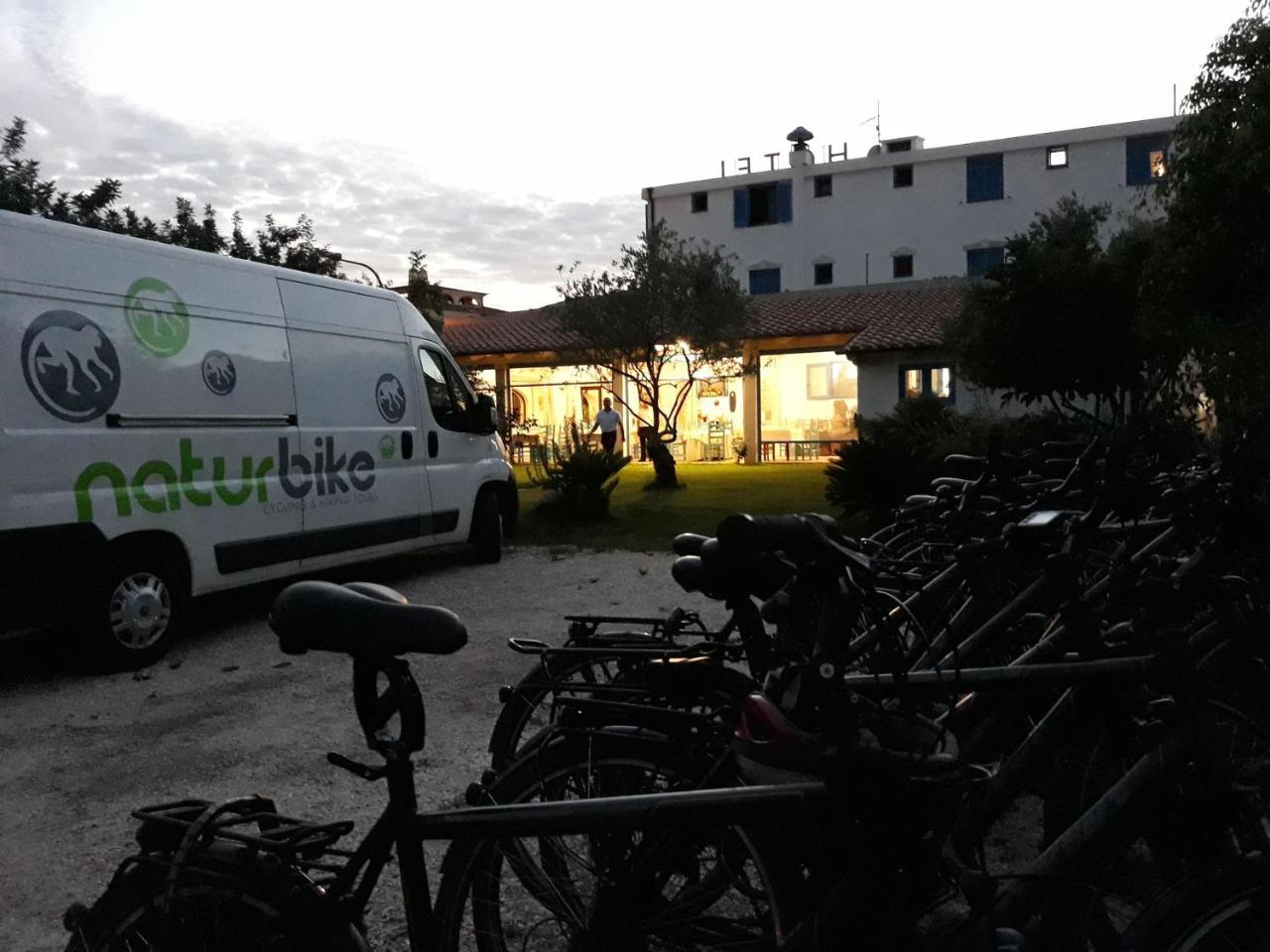 Hotel S'Ortale Con Parcheggio Interno E Ristorante All'Aperto 奥罗塞伊 外观 照片
